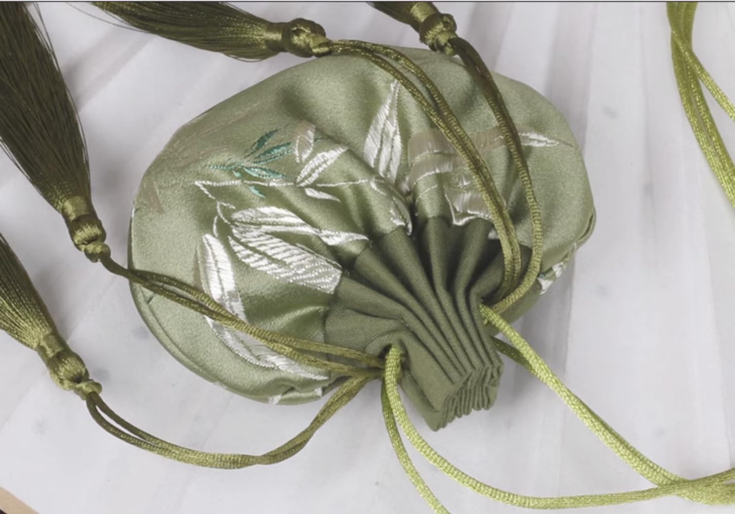 10cm Antique Style Embroidered Fragrant Sachet Pendant